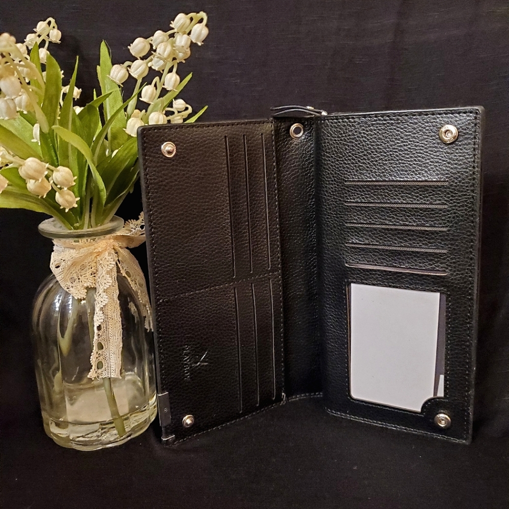 CLUTCH BAG WITH WRISTLET